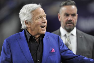 Patriots owner Robert Kraft busts out dance moves with rapper Lil Baby