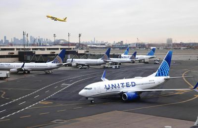 A United Airlines flight took a steep dive to just 800 feet above the Pacific Ocean