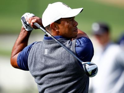 Woods lauds LeBron longevity, seeks his own late hurrah