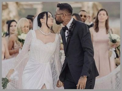 Natasa Stankovic dances as she walks down the aisle with Hardik Pandya at her white wedding in Udaipur – WATCH video