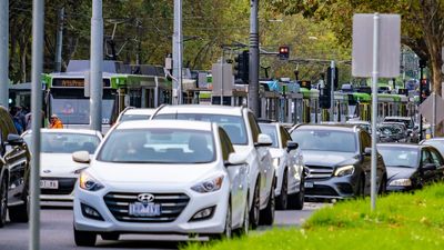 Victorian road rules are changing to cut down on driver distraction. Here's what that means