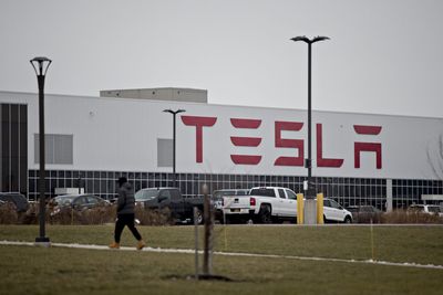 Tesla workers trying to unionize are turning to the group that launched Starbucks’ nationwide union wave