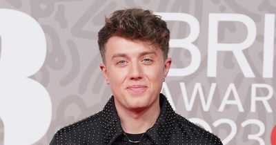 Roman Kemp sparks debate with 'genuine adult question' over use of towels