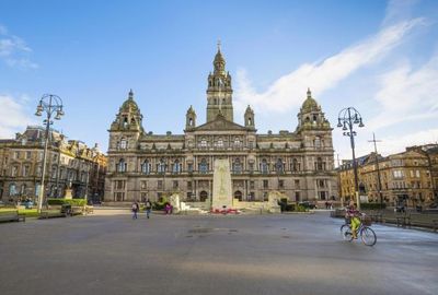 Unionists in 'conga party' in Glasgow square after Nicola Sturgeon resignation