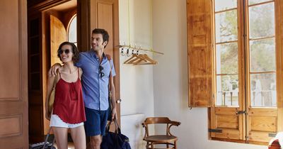 Money experts' 5 easy hacks to help you save money on your next holiday