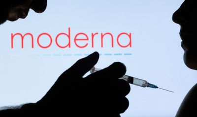 U.S. backs Moderna, says government should face COVID-19 vaccine lawsuit