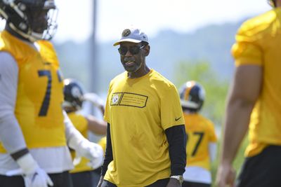 Steelers assistant head coach John Mitchell announces retirement