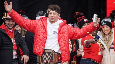 Chiefs Fans Give Patrick Mahomes Ovation Upon Porta-Potty Exit