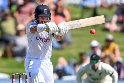 England on top but Ben Duckett misses chance of historic century