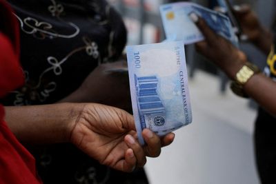 Nigeria's Buhari grants 60-day extension to turn in old banknotes