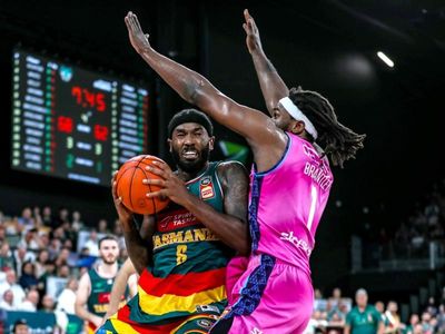 JackJumpers beat Breakers to stay alive in NBL playoffs