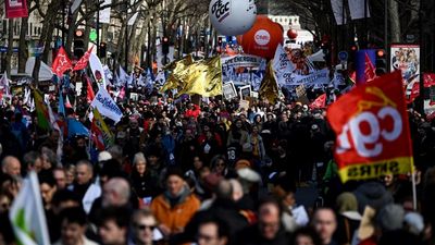 New pension strikes grip France as MPs wage legislative battle