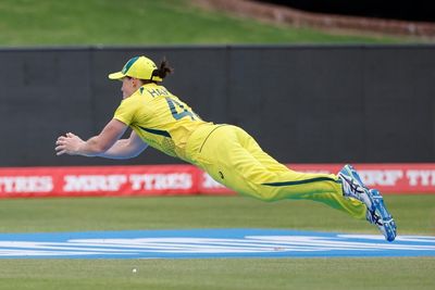 Harris shines as Australia strangle Sri Lanka batters