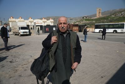 Syrian refugees return home from Turkey after quake devastation