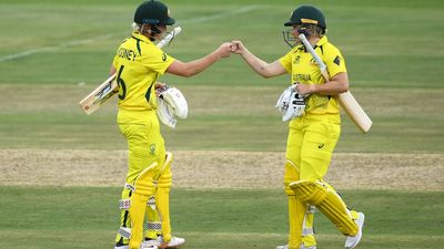 Beth Mooney and Alyssa Healy hit Australia to T20 World Cup match win over Sri Lanka