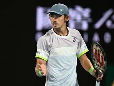On-song de Minaur battles into Rotterdam quarter-finals