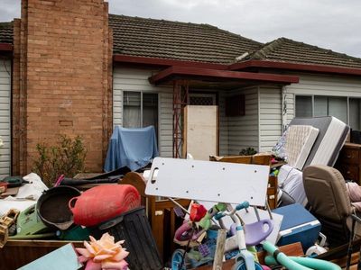 Vic flood victims given marching orders via letters