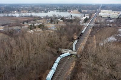Crews responding to freight train derailment near Detroit