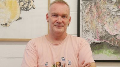 Snowy Mountains artist Nick Batson embraces country pride community and 'finds a life' in Cooma