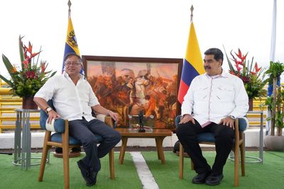 Presidents of Colombia, Venezuela sign trade deal on border