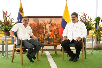 Colombia and Venezuela sign deal to revive trade