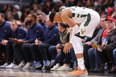 Antetokounmpo injury scare as Bucks roll to 12th straight win