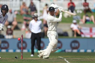Blundell ton leads New Zealand rearguard in first England Test