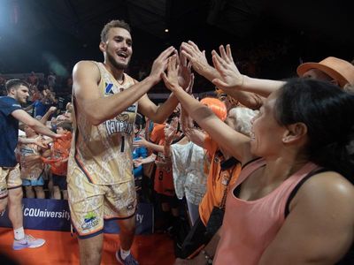 Cooks hurt, Buford ejected as Taipans level semis