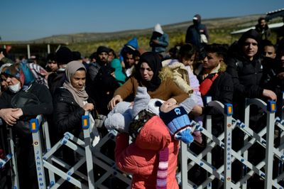 Syrian refugees flock to border to flee Turkey quake wreckage