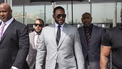 Feds seek R. Kelly sentence that would virtually guarantee singer never walks free