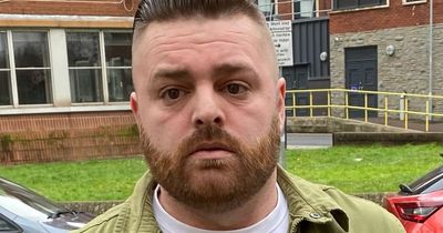 Man threatened with prison time after putting two fingers up to judge who jailed his brother