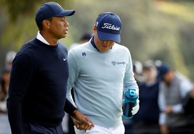 Pundits perplexed after Woods hands Thomas tampon at PGA event