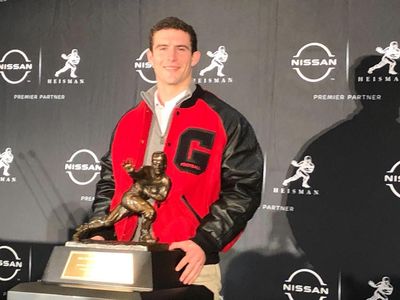 Georgia’s Stetson Bennett signs with agency ahead of the NFL draft