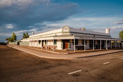 ‘Birdsville mindset’: what an outback town where the roads melt can teach us about living with heat