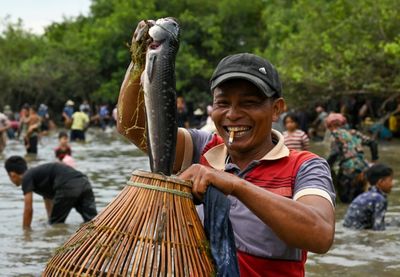 Cambodians celebrate traditional fishing methods at annual ceremony