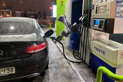 This petrol station robot can fill up your car’s tank for you