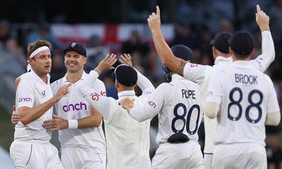 England close on victory after Stuart Broad turns up heat on New Zealand
