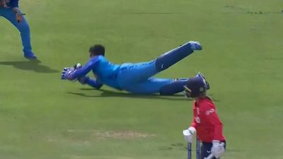 Watch: India keeper Richa Ghosh grabs a one-handed screamer to dismiss Danielle Wyatt
