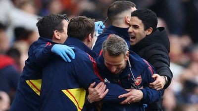 Euphoric celebrations emphasise importance of Arsenal’s late show at Aston Villa