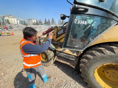 Turkish bulldozer operator prays for bodies to allow families a grave