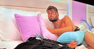 Love Island fans in 'tears of laughter' boys play makeup prank on Tom and Shaq