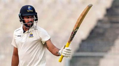 Ranji Trophy final: Manoj Tiwary keeps Bengal's hopes alive vs Saurashtra