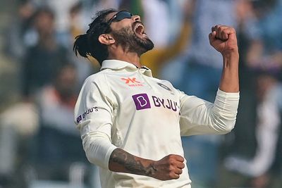 India chasing 115 to win 2nd Test after Jadeja bags seven