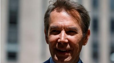 US Art Fair Visitor Accidentally Smashes $42,000 Koons Sculpture