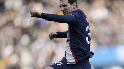 Messi's afternoon delight saves PSG's blushes against Lille