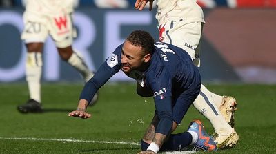 Neymar Leaves Pitch Injured in PSG’s Match against Lille
