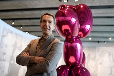 Jeff Koons sculpture worth £35,000 knocked over and smashed at Miami gallery event