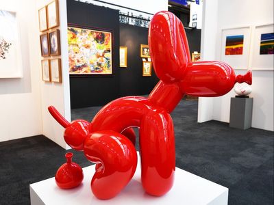 Woman accidentally smashes Jeff Koons ‘balloon dog’ art piece worth $42,000