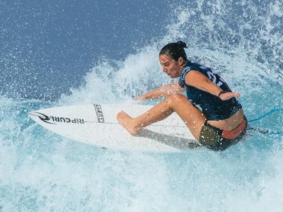 Wright edges Gilmore in all-Australian surf battle