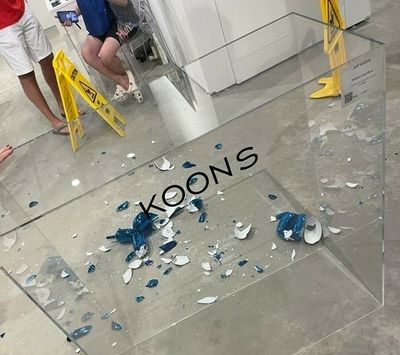 A Jeff Koons 'balloon dog' sculpture was knocked over and shattered in Miami